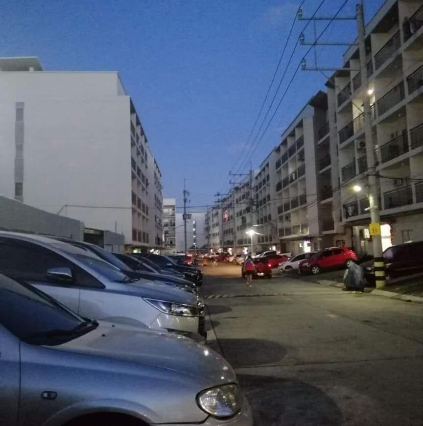 Ekonumi Rooms At Moonwalk Paranaque Paranaque City Dış mekan fotoğraf