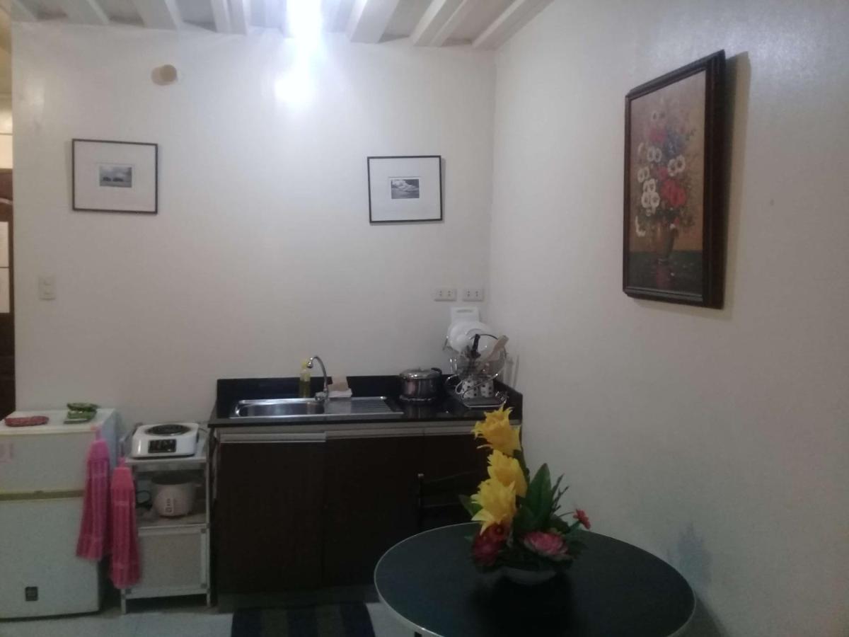 Ekonumi Rooms At Moonwalk Paranaque Paranaque City Dış mekan fotoğraf