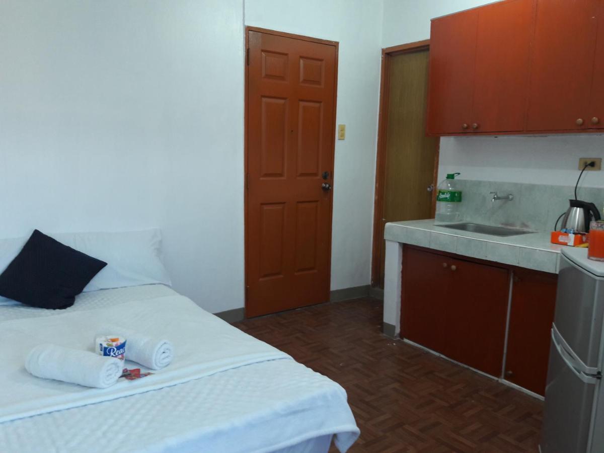 Ekonumi Rooms At Moonwalk Paranaque Paranaque City Dış mekan fotoğraf